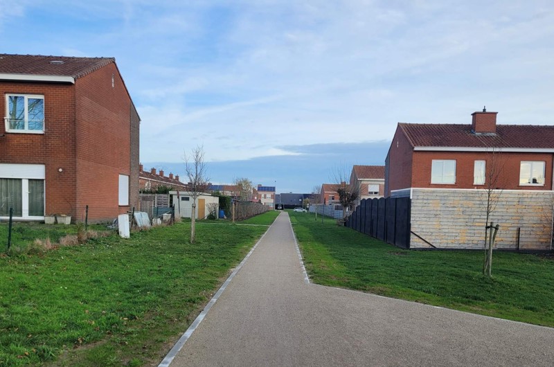 ARD2416 Wandelpaden In Halfverharding Tassche